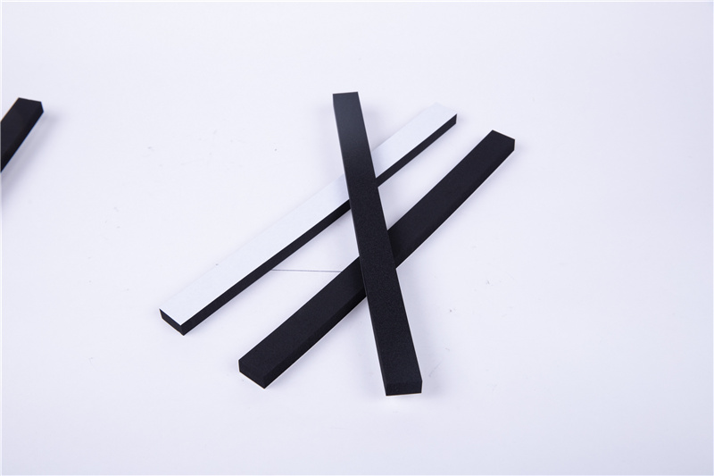 CR減震(zhen)保溫(wen)條(tiao)